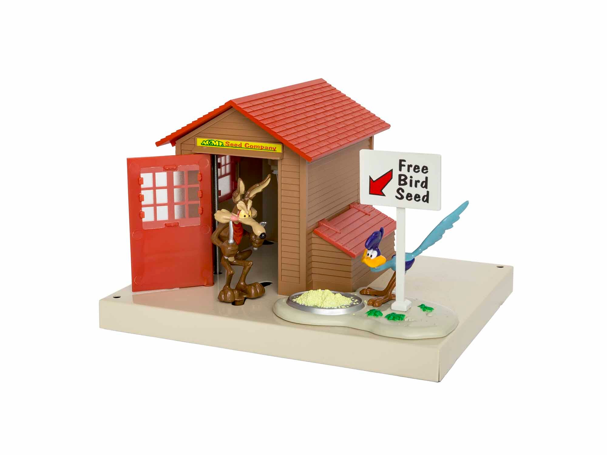 Plug-Expand-Play Wile E. Coyote & Roadrunner Ambush Shack